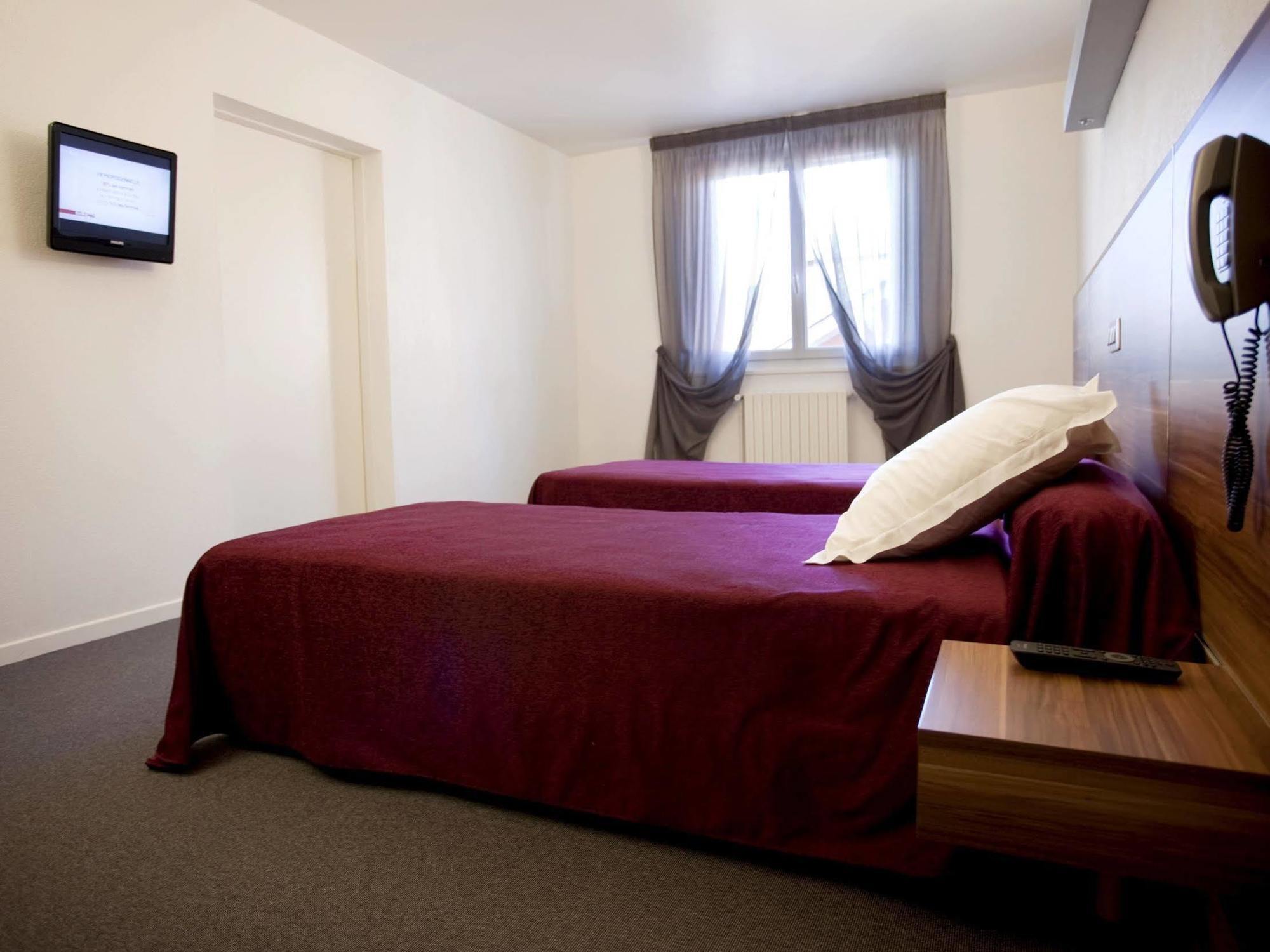 Logis Hotel Restaurant L'Europe Marvejols Ngoại thất bức ảnh